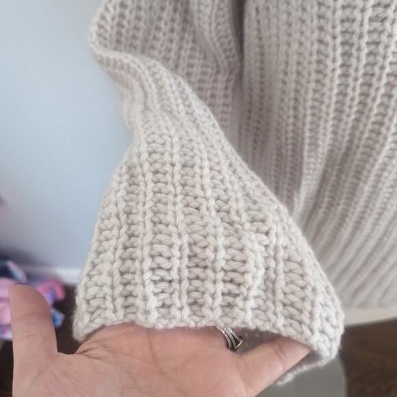 Women's MaxMara Weekend Cream Sweater Small Made in Romania - Picture 2 of 6